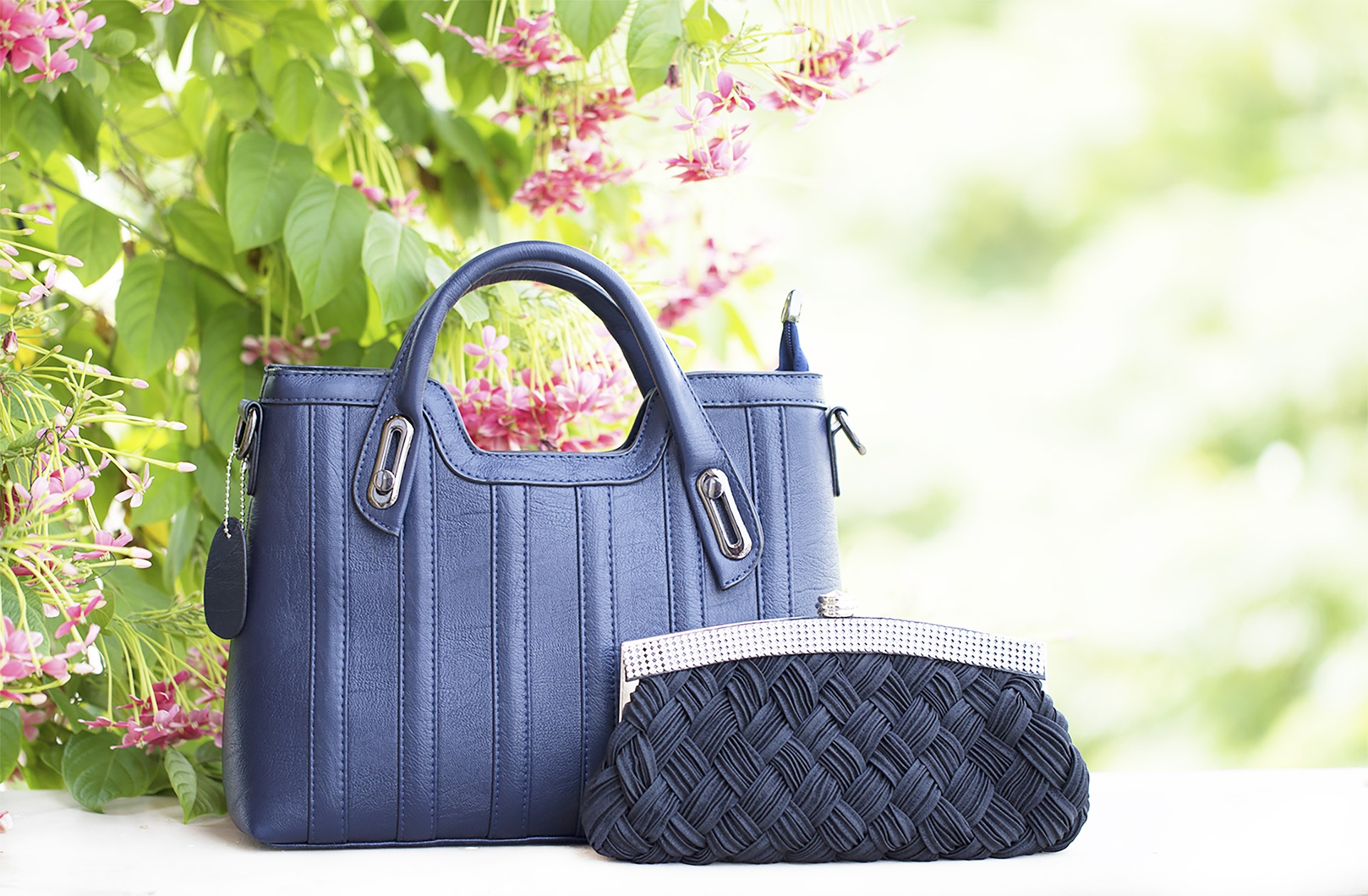 Accesssoires für moderne Frauen wie Taschen oder Schals findest Du bei Womens Catwalk Damenmode Wardenburg im Landkreis Oldenburg